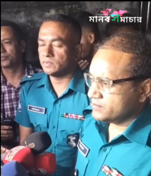 থানায় সাংবাদিকদের প্রবেশে বাঁধা দেয়ার ব্যাখ্যা দিচ্ছে পুলিশ।